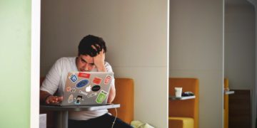 Karut Marut Pelaksanaan Registrasi Online Mahasiswa FEB UI 2020